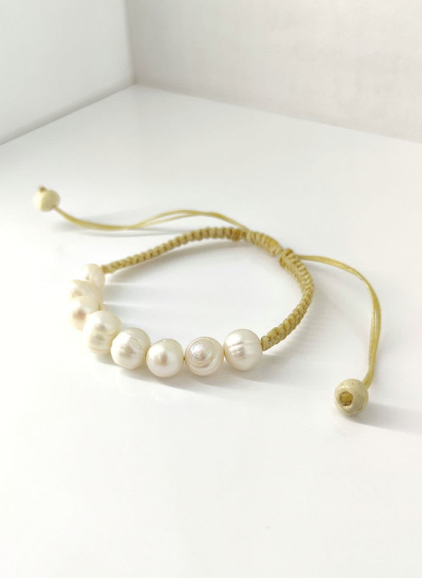 دستبند نیمه مهره